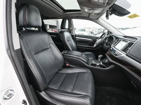 Used 2017 Toyota Highlander XLE image 25