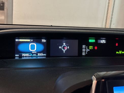 Used 2022 Toyota Prius Limited image 24