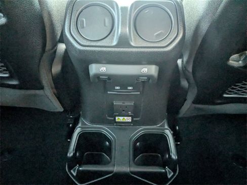 Used 2024 Jeep Wrangler Rubicon w/ Technology Group image 34