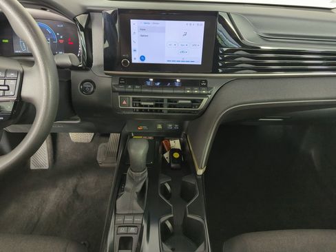 Used 2025 Toyota Camry LE image 24