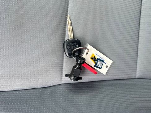 Used 2016 Toyota Corolla L image 29