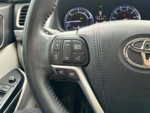 Used 2015 Toyota Highlander Limited w/ Driver Technology Package AWD/4WD image 14