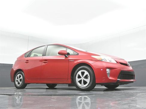 Used 2013 Toyota Prius Two image 33