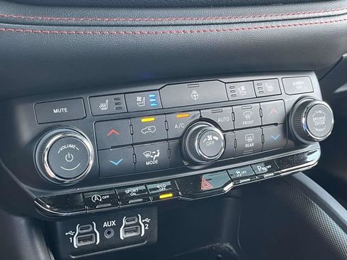 Used 2024 Dodge Durango GT AWD/4WD image 35