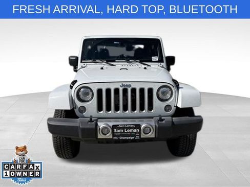 Used 2018 Jeep Wrangler Sahara w/ Dual Top Group AWD/4WD image 9