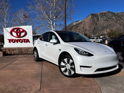 Used 2022 Tesla Model Y Long Range image 1