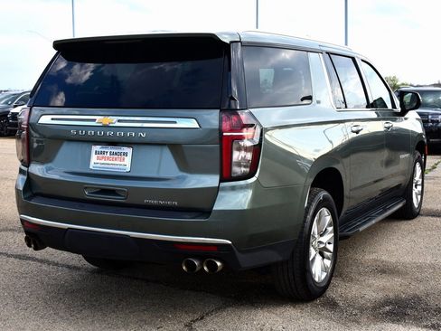 Used 2023 Chevrolet Suburban Premier image 3