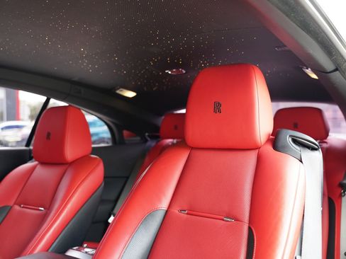 Used 2019 Rolls-Royce Wraith RWD image 18