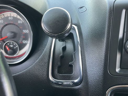 Used 2017 Dodge Grand Caravan SE w/ UConnect Hands-Free Group FWD image 27