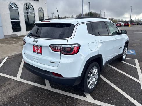 Used 2023 Jeep Compass Latitude AWD/4WD image 8