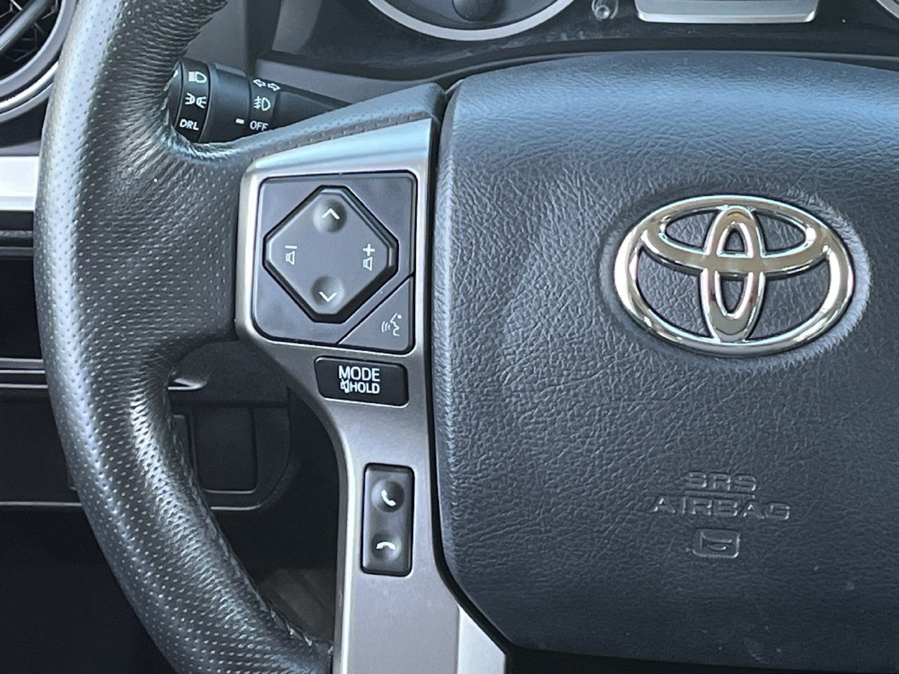 Used 2018 Toyota Tacoma SR5 AWD/4WD image 12