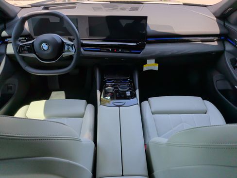 Used 2026 BMW 530i xDrive w/ Premium Package AWD/4WD image 33