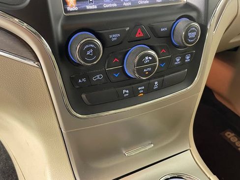 Used 2014 Jeep Grand Cherokee Limited w/ Luxury Group II AWD/4WD image 8