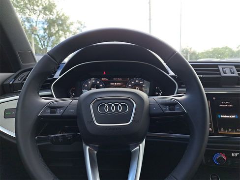 New 2025 Audi Q3 2.0T Premium image 8
