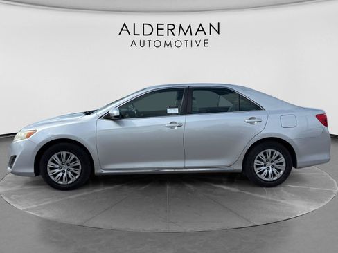 Used 2012 Toyota Camry LE FWD image 2