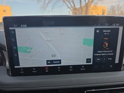 Used 2023 Lincoln Nautilus Reserve w/ Equipment Group 202A image 8