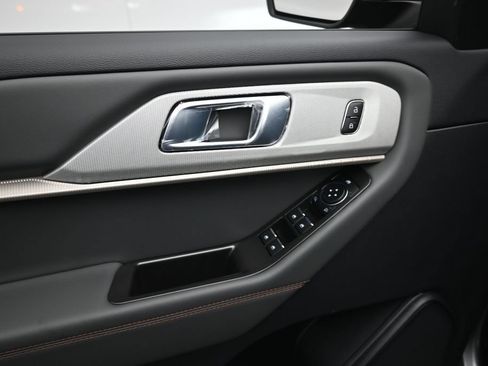 New 2026 Ford Explorer Active RWD image 9