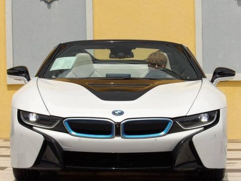 Used 2019 BMW i8 Roadster AWD/4WD image 2