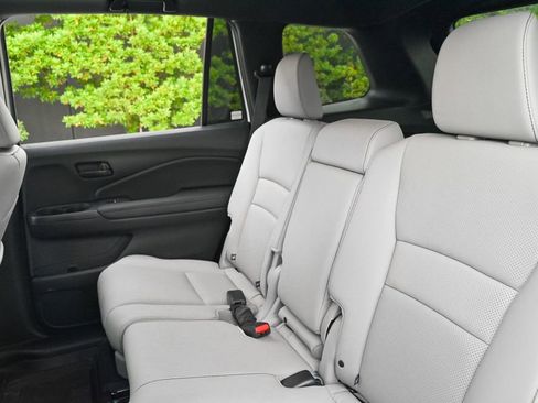 Used 2025 Honda Passport EX-L image 11