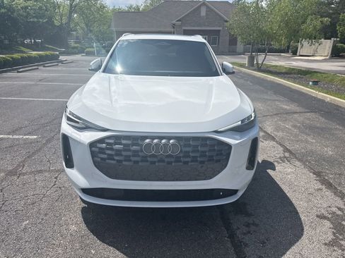 Used 2025 Audi Q5 Premium Plus w/ Premium Plus AWD/4WD image 2