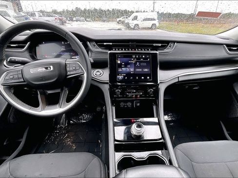 Used 2023 Jeep Grand Cherokee L Laredo image 14