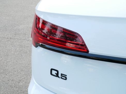 Used 2025 Audi Q5 2.0T Premium w/ Convenience Plus Package AWD/4WD image 17