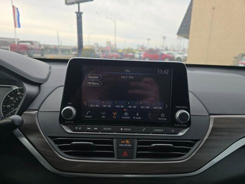 Used 2024 Nissan Altima 2.5 SV image 15