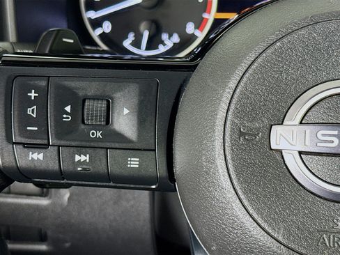 Used 2023 Nissan Rogue SV FWD image 11