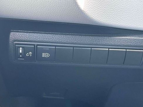 Used 2022 Toyota Corolla SE FWD image 30