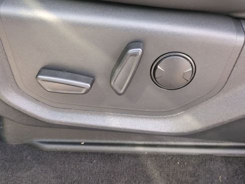 Used 2024 Ford Expedition XLT image 17