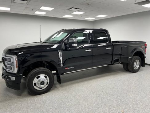 Used 2024 Ford F350 Platinum image 6