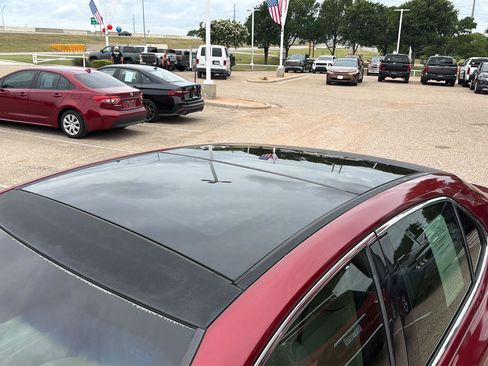 Used 2018 Toyota Camry XLE FWD image 8