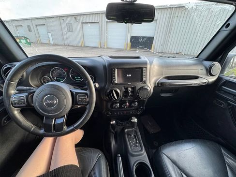 Used 2017 Jeep Wrangler Unlimited Sahara AWD/4WD image 13