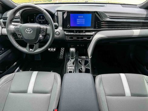 Used 2025 Toyota Camry SE w/ Convenience Package FWD image 11
