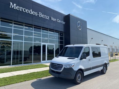 Used 2019 Freightliner Sprinter 2500 RWD image 1