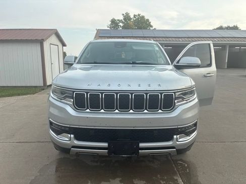 Used 2022 Jeep Wagoneer Series III w/ Premium Group I AWD/4WD image 13