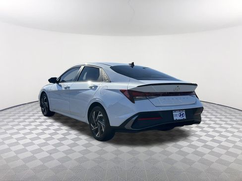 Used 2025 Hyundai Elantra Sport image 9