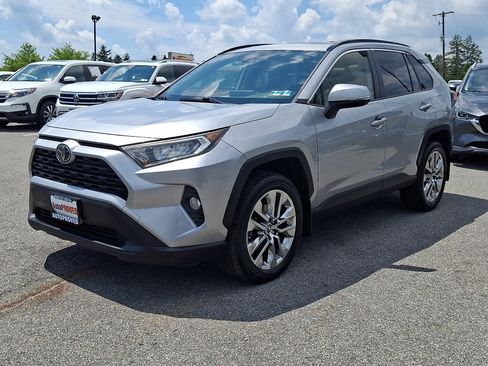 Used 2019 Toyota RAV4 XLE Premium w/ Cold Weather Package AWD/4WD image 3