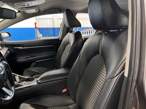 Used 2019 Toyota Camry SE w/ Convenience Package FWD image 21