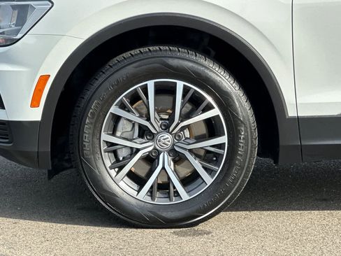 Used 2018 Volkswagen Tiguan SE image 32