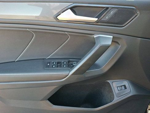 Certified 2024 Volkswagen Tiguan SE w/ Panoramic Sunroof Package AWD/4WD image 16