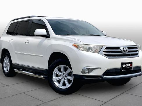Used 2013 Toyota Highlander SE FWD image 3