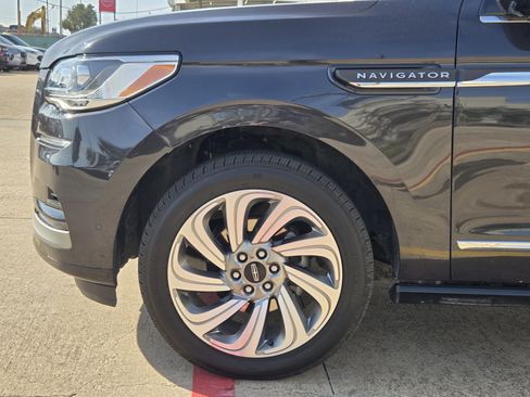 Used 2023 Lincoln Navigator Reserve image 5