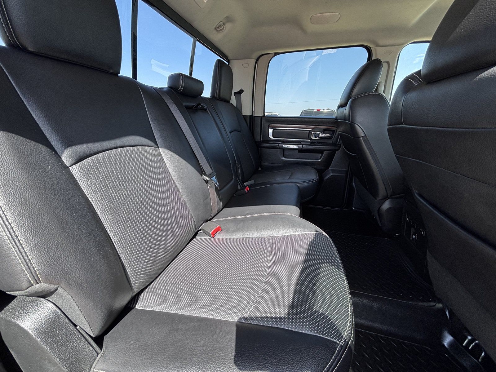 Used 2017 RAM 2500 Laramie w/ Convenience Group AWD/4WD image 17