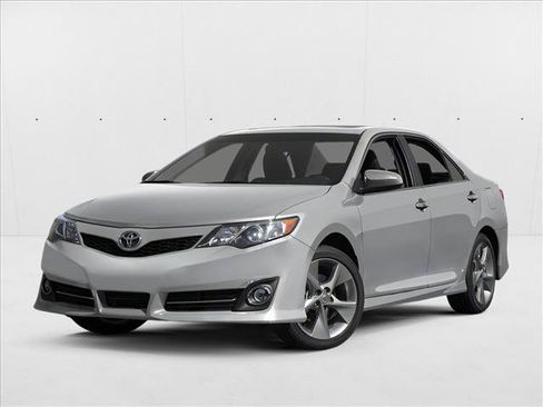 Used 2013 Toyota Camry SE FWD image 1