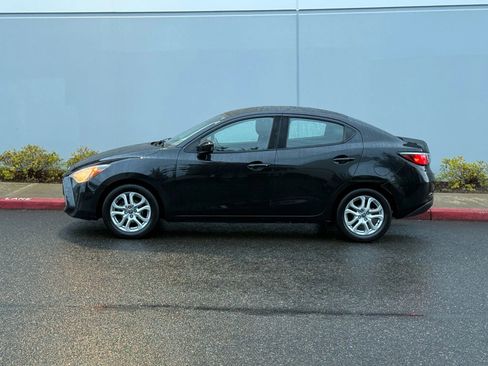 Used 2017 Toyota Yaris iA image 2
