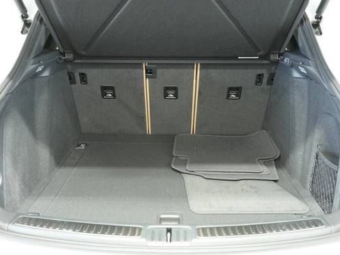 Certified 2025 Porsche Macan AWD/4WD image 28
