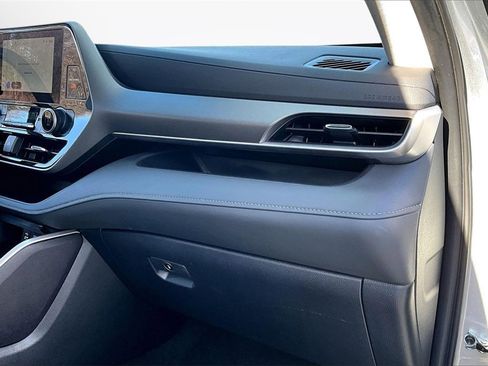 Used 2024 Toyota Highlander LE image 25