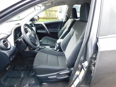 Used 2018 Toyota RAV4 LE Plus image 6