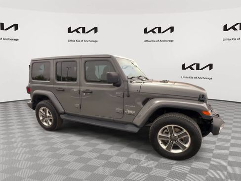 Used 2020 Jeep Wrangler Unlimited Sahara w/ Uconnect 4C Nav & Sound Group AWD/4WD image 2